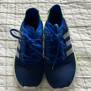 Boys Sz 1 Adidas Sneakers